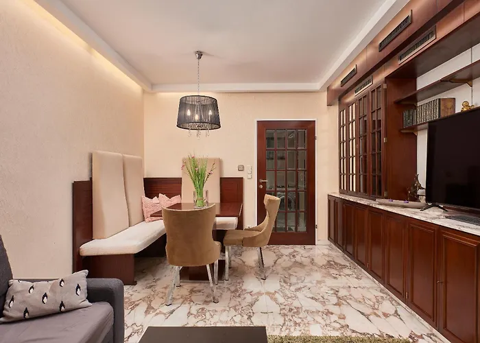 Prestige Luxury Haven W Free Parking And Sauna